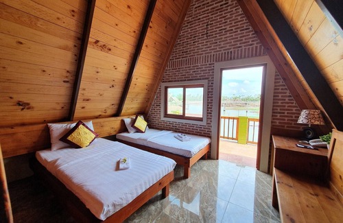 Tan Phu Dong Hotel | Elegant Getaway at Khu Du Lich Lang Yen with Pool & Dining
