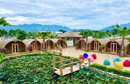 Nghia Lo Bed & Breakfast | Experience Golden Field: Oceanfront Retreat with Pool