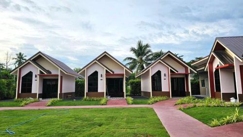 Pa Klok Resort | Explore Khumkatang Resort & Restaurant with Family-Friendly Amenities
