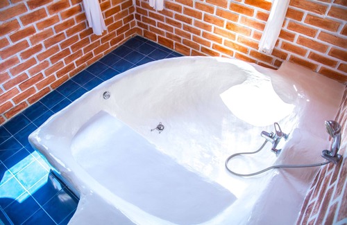 Ratchaburi Hotel | Indulge at Khun Khao Tamnan Prai Resort with Pool & Spa