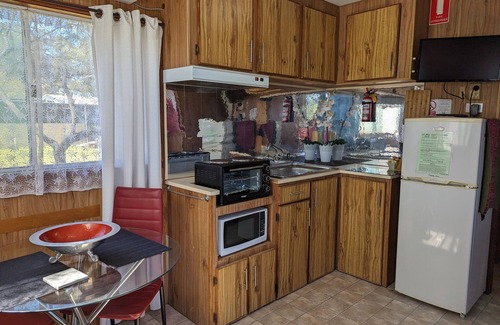 Brownlow Ki Cabin | Pet-Friendly Kingscote Tourist Park with Oceanfront Views