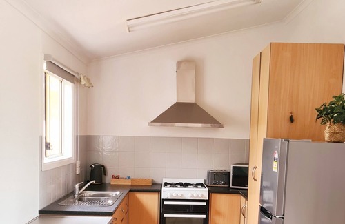 Kingscote House | Ki Time: Oceanfront Bliss with Free WiFi & Spa Access