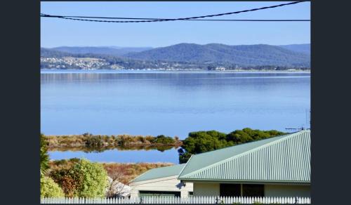 Akaroa House | Beautiful Kiama Cottage with Ocean View by the Bay