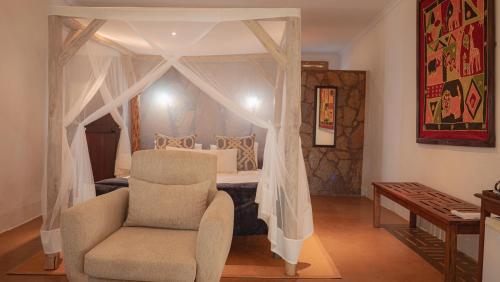 Lusaka Province Cabin | Discover Kiambi Safaris Lodge: Poolside Family Retreat