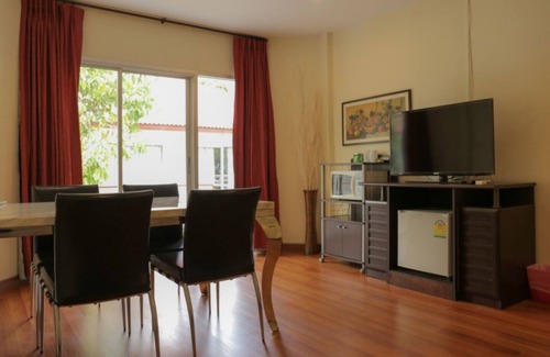 Ladprao Hotel | Convenient Kiatthada Resort with Breakfast & Family Amenities