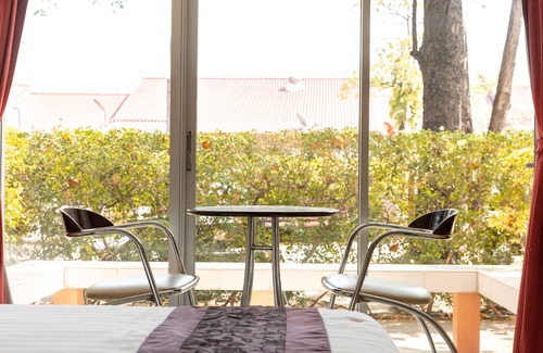 Ladprao Hotel | Convenient Kiatthada Resort with Breakfast & Family Amenities