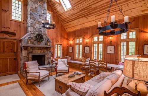 Old Fort House | Exclusive Kibbin Private Stone Cottage by the Creek
