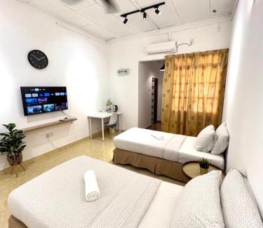 Kuala Berang House | Relax at Kicauan RoomStay #2—Free WiFi & Netflix!