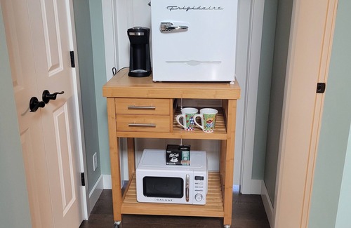 Salt Spring Island Apartment | Kick back and relax in this Quiet, calm, stylish and newly built space.