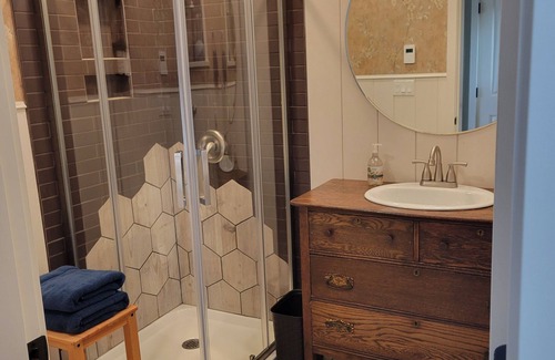 Salt Spring Island Apartment | Kick back and relax in this Quiet, calm, stylish and newly built space.