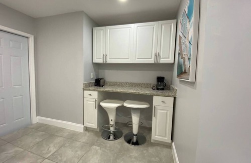 Hollywood Apartment | Relax in a Stylish Space with Family-Friendly Amenities