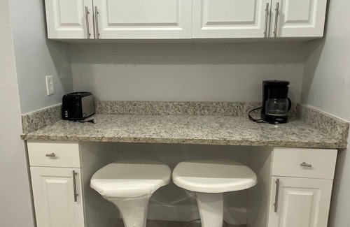 Hollywood Apartment | Relax in a Stylish Space with Family-Friendly Amenities