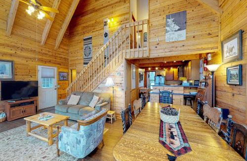 Pagosa Springs House | Relax at Kick Back Cabin - Family Friendly Getaway
