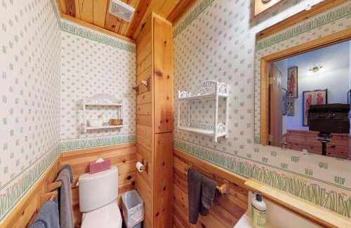 Pagosa Springs House | Relax at Kick Back Cabin - Family Friendly Getaway