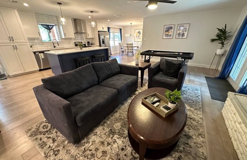 Elgin House | Unwind and Play: Experience Top Amenities with Weekly Discounts