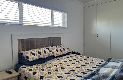 Kidd's Beach House | Cozy Kidds Beach Cottage with Oceanfront Views