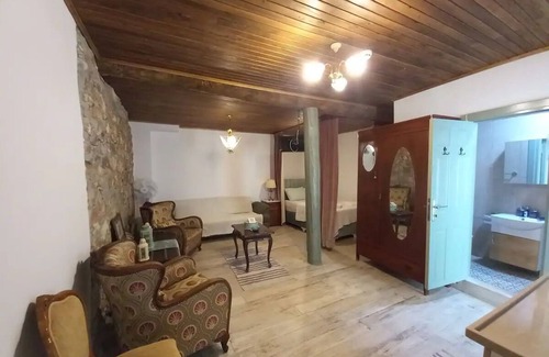Ayvalik City Center House | Eco-Friendly Kidoni Macaron Guesthouse with Family Amenities