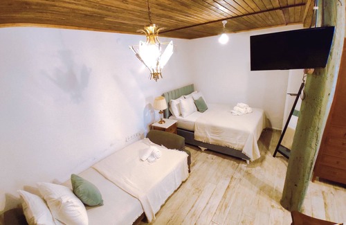 Ayvalik City Center House | Eco-Friendly Kidoni Macaron Guesthouse with Family Amenities