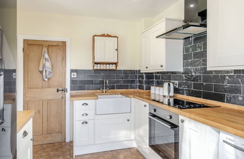 Shap House | Kidsty Cottage: Pet Friendly Retreat with Family Amenities