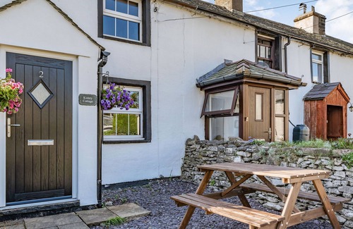Shap House | Kidsty Cottage: Pet Friendly Retreat with Family Amenities