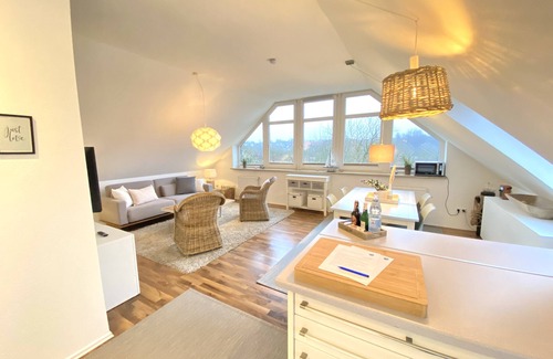 Wellsee Apartment | Unforgettable Kieler FeWo No.1 with Ocean View & Pool