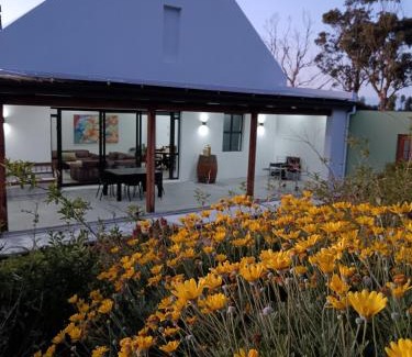 Gansbaai House | Oceanfront Retreat at Kiepersol - Guest Rated 10/10