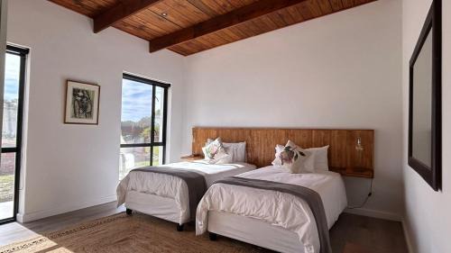 Gansbaai House | Oceanfront Retreat at Kiepersol - Guest Rated 10/10