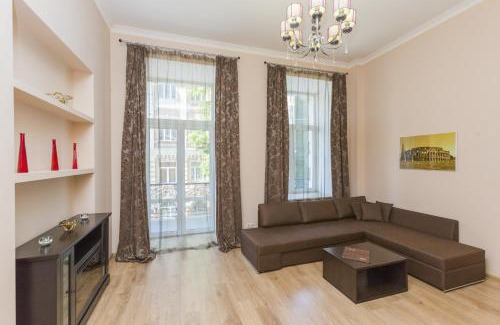 Verkhnie Misto Apartment | Top-Rated Kiev Centre Apartments with Hot Tub Amenities