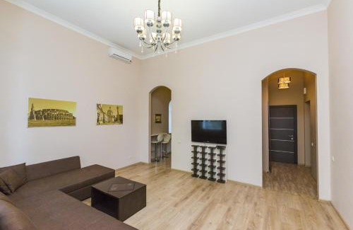 Verkhnie Misto Apartment | Top-Rated Kiev Centre Apartments with Hot Tub Amenities