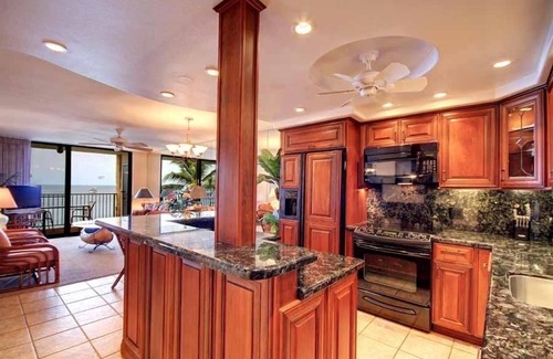 Kihei Condo | Oceanfront Kihei Beach Condo with Pool & Kitchen Access