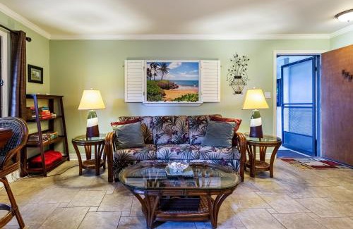 Kihei House | Unforgettable Kihei Resort 122B: Rated 10/10 with Hot Tub