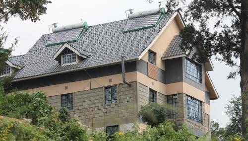 Kenya House | Inviting Kijabe Sunset View Guesthouse with Family Amenities