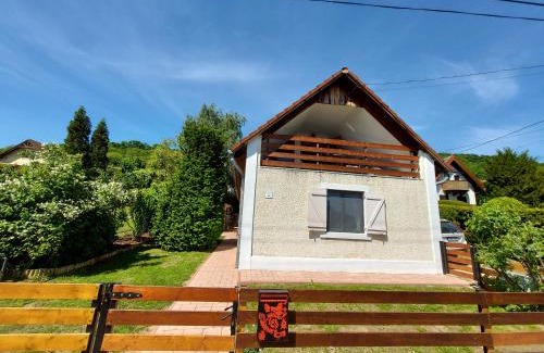 Szigliget House | Stunning Kilátás a tóra Apartman with Oceanfront Views