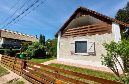 Szigliget House | Stunning Kilátás a tóra Apartman with Oceanfront Views