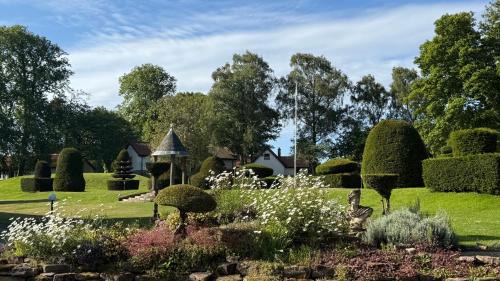 Pittenweem Bed & Breakfast | Enchanting Kilconquhar Castle Estate with Pool & Pet-Friendly