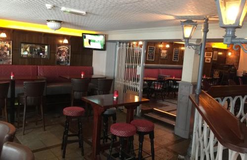 Kilkenny City Centre Hotel | Relax at Kilford Arms: Pool, Hot Tub & Family-Friendly