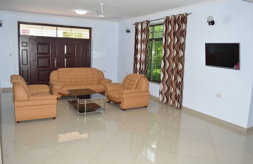 Marangu Hotel | Relaxing Kilimanjaro Resort with Pool and Breakfast Options