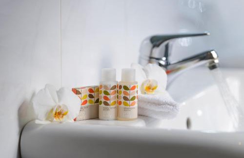 Kilkenny City Centre Hotel | Discover Kilkenny Hibernian Hotel: Family-Friendly Escape