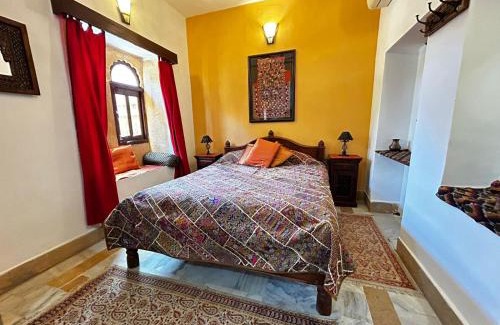 Amar Sagar Pol Cabin | Budget-Friendly Killa Bhawan Lodge - Guest Rated 9.6/10