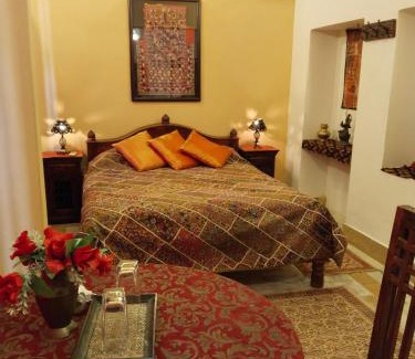 Amar Sagar Pol Cabin | Budget-Friendly Killa Bhawan Lodge - Guest Rated 9.6/10