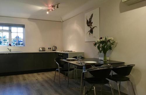 Petersfield House | Discover Killarney Barn: Pet-Friendly Retreat with Breakfast