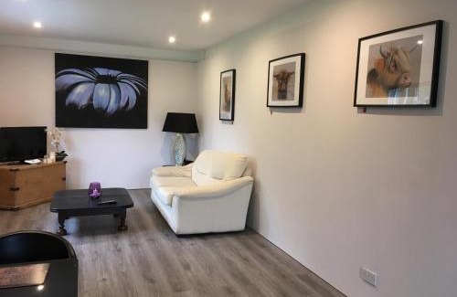 Petersfield House | Discover Killarney Barn: Pet-Friendly Retreat with Breakfast