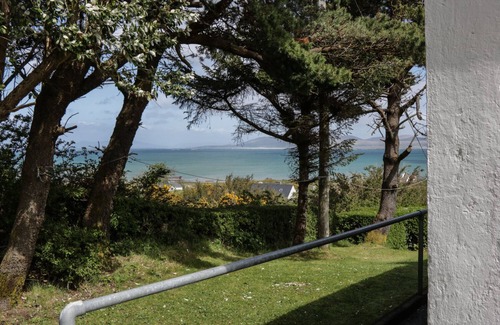 Tully Cottage | Family-Friendly Killary Bay View House with Oceanfront Charm