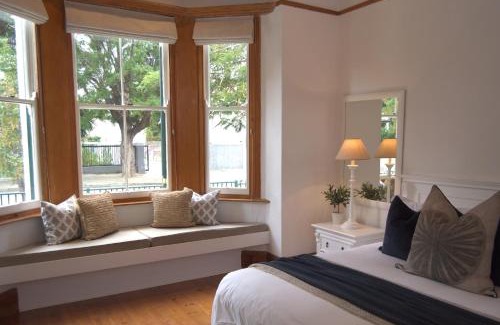 Graaff-Reinet House | Experience Killassy House: 4-Star Oceanfront Getaway