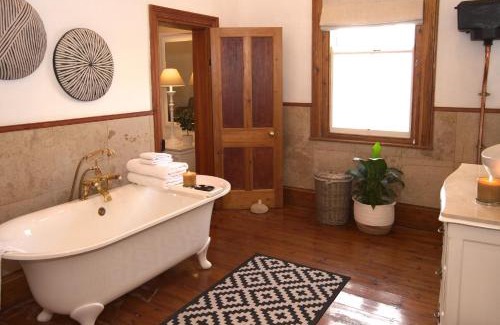 Graaff-Reinet House | Experience Killassy House: 4-Star Oceanfront Getaway