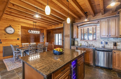 Dadeville House | Unforgettable Stay at Killen Time on Lake Martin