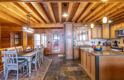 Dadeville House | Unforgettable Stay at Killen Time on Lake Martin