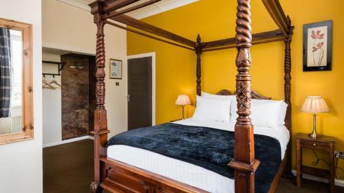 Killin Hotel | Inviting Killin Hotel: Pet-Friendly Retreat with Hot Tub