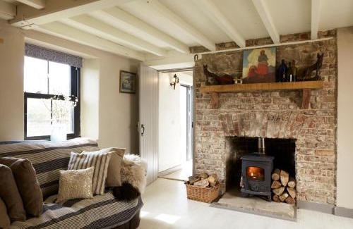 Knockaderry Cross Roads House | Pet-Friendly Kilquiggan Cottages for Family Getaways