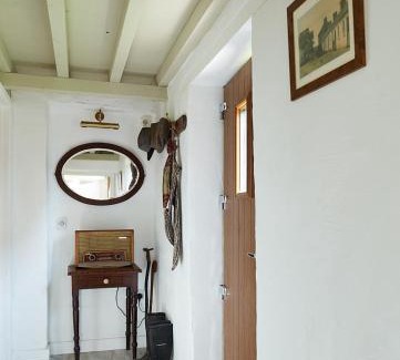 Knockaderry Cross Roads House | Pet-Friendly Kilquiggan Cottages for Family Getaways